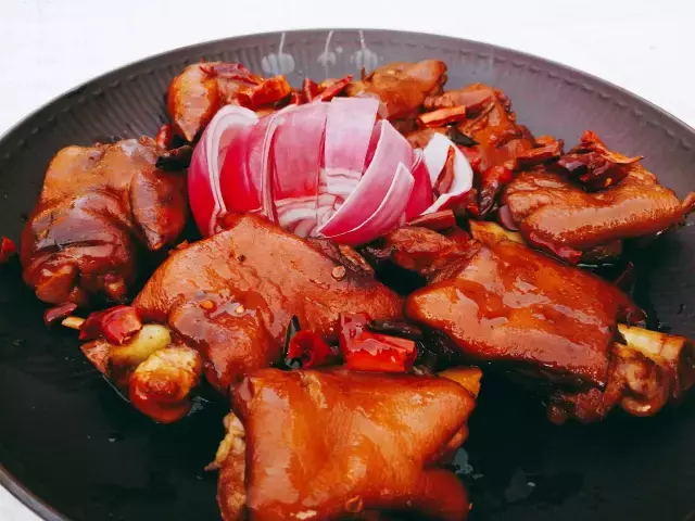 一個(gè)不雅之物，卻成了眾人深愛(ài)的美味，這樣的待遇也只有豬蹄了